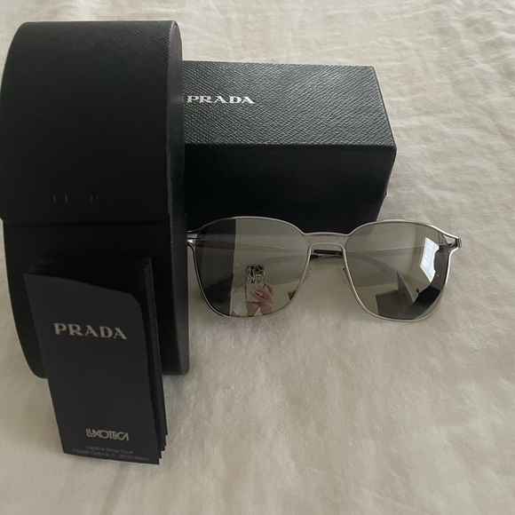 Prada sunglasses - Picture 3 of 4